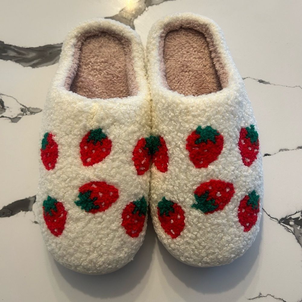 Cozy Strawberry Pattern Slippers NWT